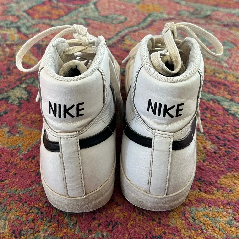Nike | Kids White/Black Blazer ‘77 Mid High-Tops Lace Up‎ Sneakers Youth Size 7
